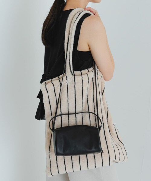 URBAN RESEARCH（アーバンリサーチ）の「LEATHER SQUARE SHOULDER（ショルダーバッグ・レディース・IVORY/BLACK・-）」の12枚目の写真