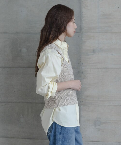 URBAN RESEARCH Sonny Label（アーバンリサーチサニーレーベル）の「メランジテープヤーンUネックニットベスト（ベスト・レディース・グレー系/ベージュ系・Free）」の19枚目の写真