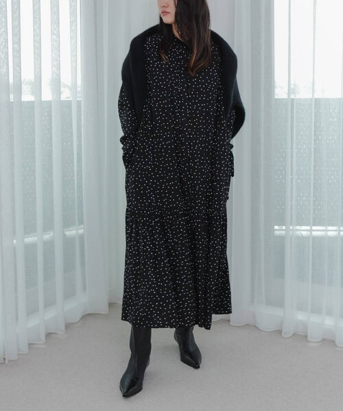 URBAN RESEARCH（アーバンリサーチ）の「ギャザーティアードワンピース（ワンピース・レディース・BLACK/CHARCOAL・Free）」の7枚目の写真