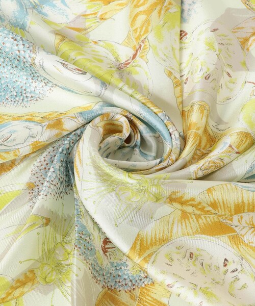 URBAN RESEARCH ROSSO（アーバンリサーチロッソ）の「manipuri　65ジャングルフルーツ（バンダナ/スカーフ・レディース・05grey・-）」の4枚目の写真