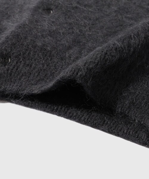 ADAM ET ROPE'（アダムエロペ）の「【AURALEE/オーラリー】GARMENT-DYED BABY ALPACA FUR KNIT C/NECK CARDIGAN（カーディガン/ボレロ・メンズ・ライトグレー/ブルー系・3/4）」の13枚目の写真