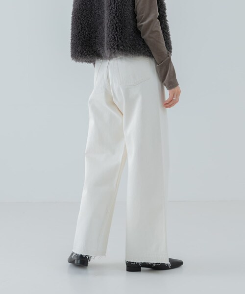 URBAN RESEARCH（アーバンリサーチ）の「『3サイズ展開』ダメージワイドデニムパンツ（デニムパンツ・レディース・INDIGO/WHITE/BLACK・34/36/38）」の20枚目の写真