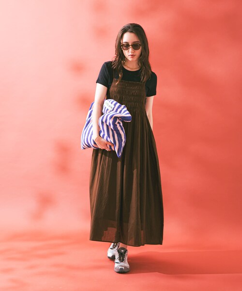 URBAN RESEARCH(アーバンリサーチ)の「コットンギャザーキャミワンピース(ワンピース・レディース・BLACK/BROWN/RED・Free)」の20枚目の写真