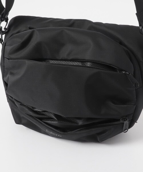 URBAN RESEARCH DOORS(アーバンリサーチドアーズ)の「fulcro runner(ショルダーバッグ・メンズ・BLACK/D.GRAY・-)」の13枚目の写真