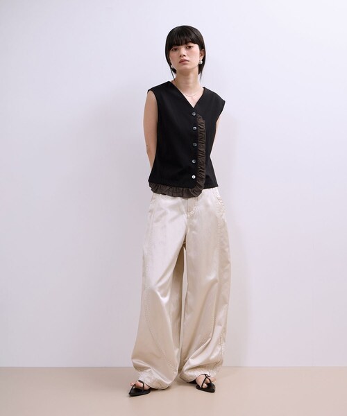 ADAM ET ROPE'(アダムエロペ)の「【WEB限定】・【定番】ラッフルコンビスリーブレストップス(Tシャツ/カットソー・レディース・ブラック/ブラック系/ホワイト・F)」の8枚目の写真