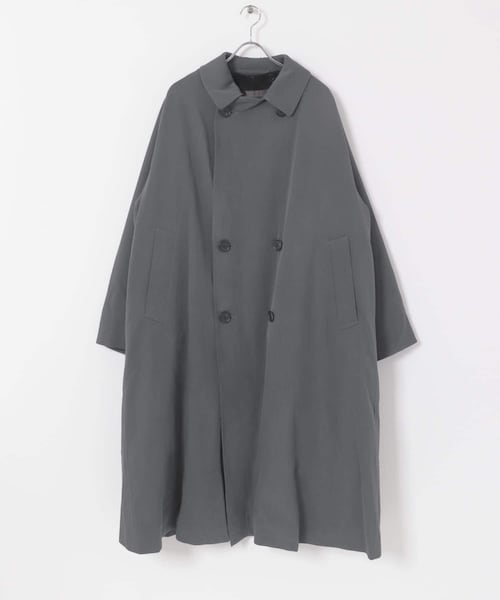 URBAN RESEARCH(アーバンリサーチ)の「A PRESSE Maxi Length Washed Silk Trench Coat(ステンカラーコート・メンズ・CHARCOAL/GRAY・2/3)」の2枚目の写真