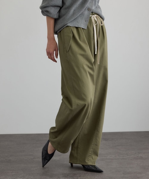ADAM ET ROPE'（アダムエロペ）の「【WEB限定】ブロークンツイルミリタリータックカーゴパンツ（カーゴパンツ・レディース・オフホワイト/キャメル/カーキ・F）」の3枚目の写真