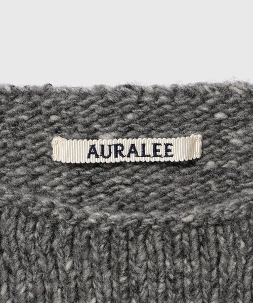 ADAM ET ROPE'(アダムエロペ)の「【AURALEE/オーラリー】LOW-GAUGE HOMESPUN TWEED KNIT P/O(ニット/セーター・メンズ・ライトグレー/ダークブラウン・3/4)」の14枚目の写真