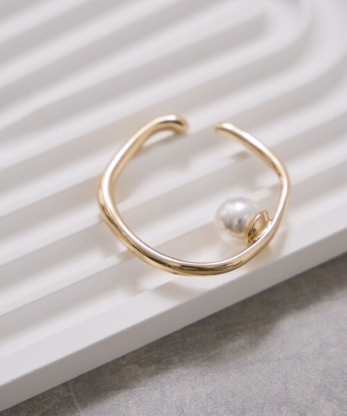 VIS（ビス）の「フープパールイヤーカフ（イヤリング・レディース・ゴールド/シルバー・F）」の2枚目の写真
