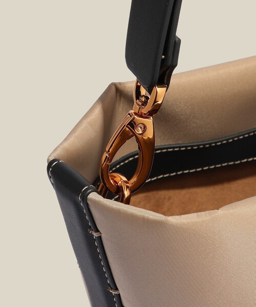 ROPE'（ロペ）の「【E'POR】BOAT BAG Large/A4対応・撥水・軽量・26SS新色（トートバッグ・レディース・ブラック/ベージュ・F）」の9枚目の写真