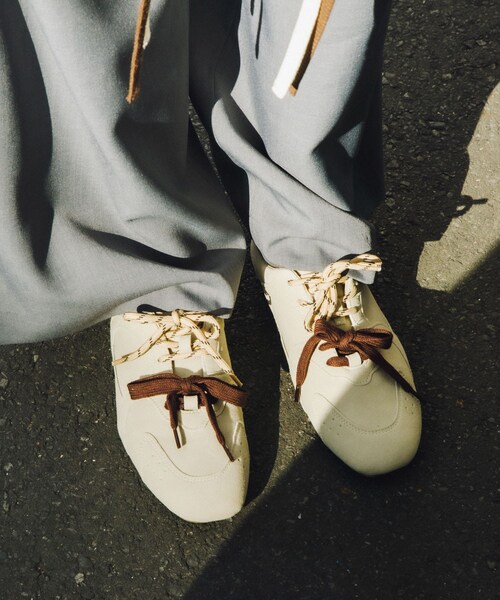 SENSE OF PLACE by URBAN RESEARCH（センスオブプレイスバイアーバンリサーチ）の「ツインコードフラットスニーカー（スニーカー・レディース・BLACK/BEIGE/PINK・S/M/L）」の4枚目の写真