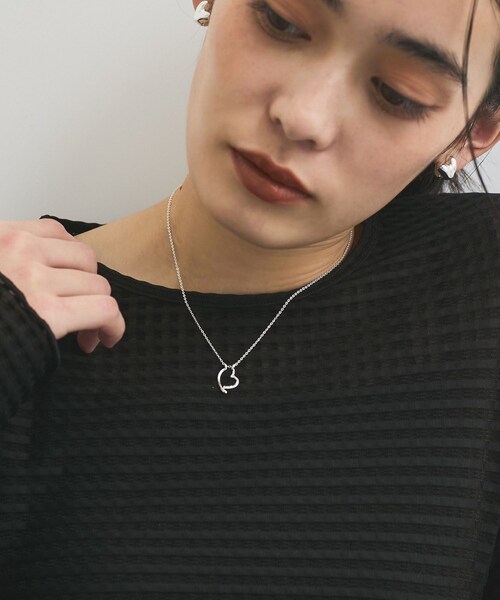 VIS（ビス）の「スウィングハートラインネックレス（ネックレス・レディース・ゴールド/シルバー・F）」の3枚目の写真