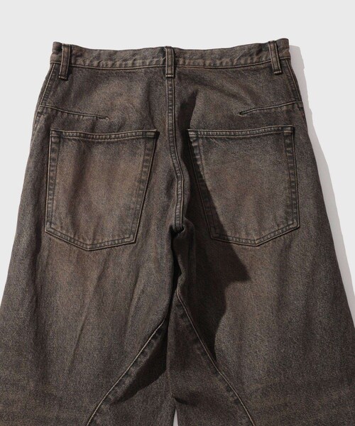 ADAM ET ROPE'（アダムエロペ）の「【NVRFRGT/ネヴァーフォーゲット】3D TWISTED WIDE LEG JEANS MUD FADED BLACK（デニムパンツ・メンズ・スミクロ・1/2/3）」の15枚目の写真