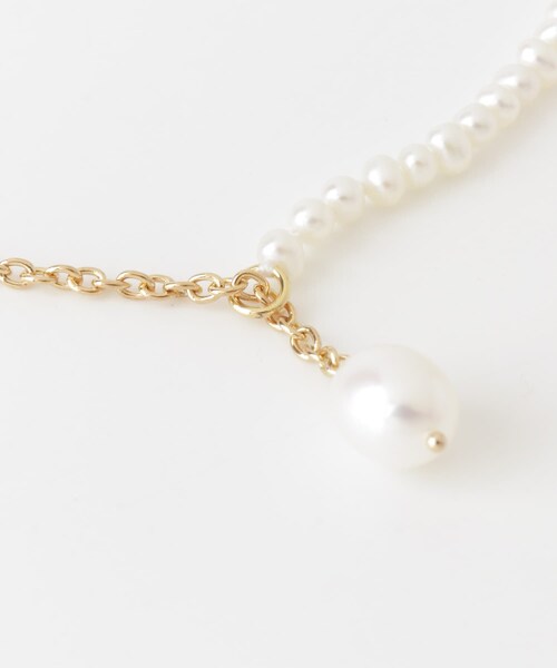 URBAN RESEARCH ROSSO（アーバンリサーチロッソ）の「Pearl×chain lariat（ネックレス・レディース・WHT×GLD・Free）」の8枚目の写真
