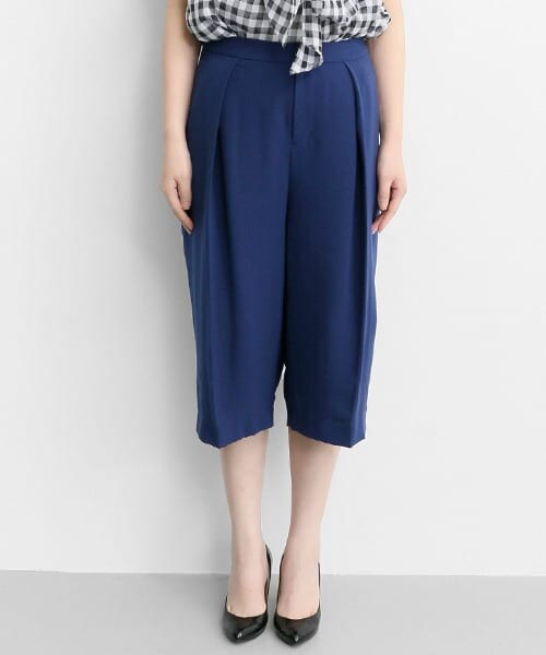 URBAN RESEARCH ROSSO（アーバンリサーチロッソ）の「タッククロップドパンツ（その他パンツ・レディース・BLUE/WHITE/BLACK・36/38）」の15枚目の写真