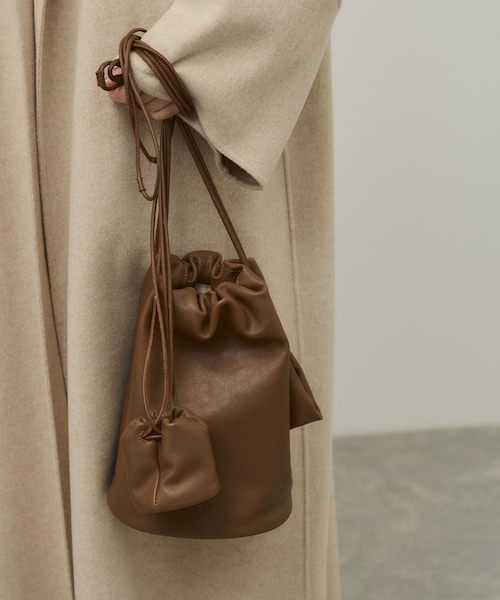 ADAM ET ROPE'(アダムエロペ)の「【PFT】Drawstrig Mini Pochette(ショルダーバッグ・レディース・ブラック/ブラウン・F)」の10枚目の写真