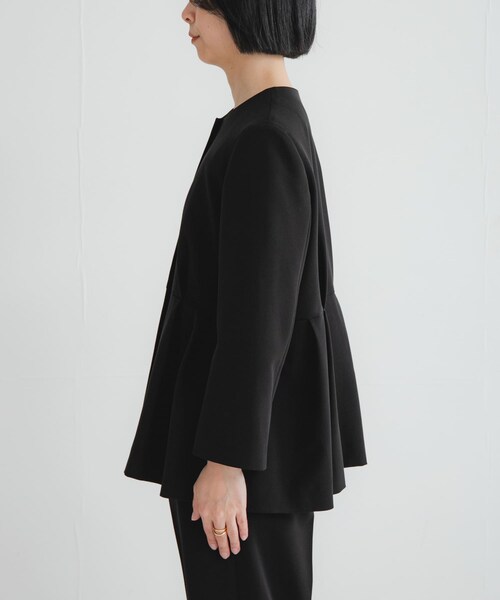 URBAN RESEARCH（アーバンリサーチ）の「ノーカラーペプラムジャケット（ノーカラージャケット・レディース・NAVY/BLACK・Free）」の12枚目の写真