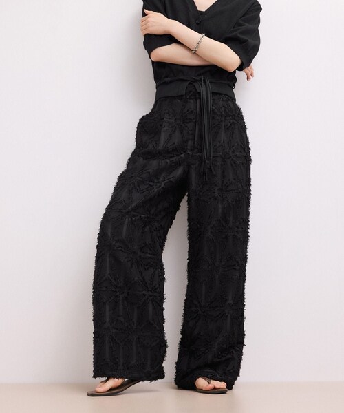 ADAM ET ROPE'(アダムエロペ)の「【WEB限定】フリンジジャガードパンツ(その他パンツ・レディース・ブラック/ホワイト/ダークブラウン系・36/38)」の13枚目の写真