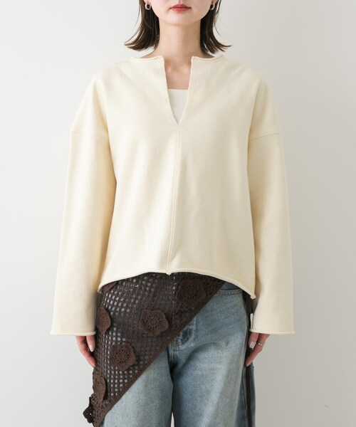 SENSE OF PLACE by URBAN RESEARCH（センスオブプレイスバイアーバンリサーチ）の「Vネックルーズスウェット（スウェット・レディース・OFF WHITE/CORAL/BLACK・one）」の13枚目の写真