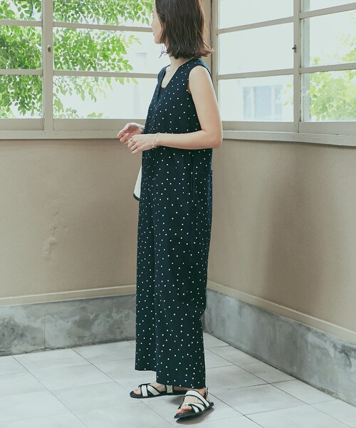 URBAN RESEARCH DOORS(アーバンリサーチドアーズ)の「リネンレーヨンドットオールインワン(サロペット/オーバーオール・レディース・NATURAL/BLACK・S/M)」の6枚目の写真