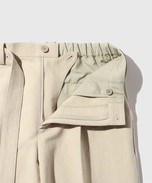 ADAM ET ROPE'（アダムエロペ）の「コットンダブルクロス　ベルテッドスラックス（スラックス・メンズ・ブラック/ベージュ・L/M）」の8枚目の写真