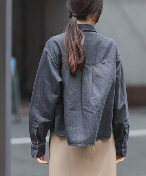 URBAN RESEARCH DOORS(アーバンリサーチドアーズ)の「FORK&SPOON ペーパーブレンドデニムシャツ(シャツ/ブラウス・レディース・BLUE/BLACK・1)」の6枚目の写真