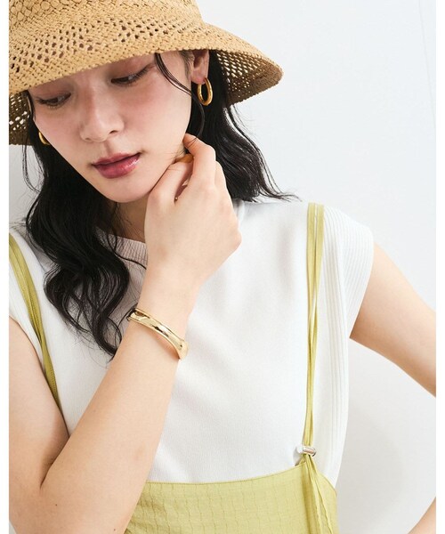 VIS（ビス）の「ニュアンスメタルバングル（バングル/リストバンド・レディース・ゴールド/シルバー・F）」の4枚目の写真