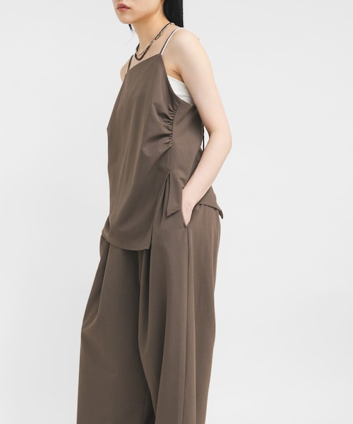 KBF（ケイビーエフ）の「ドレープキャミソールSETパンツ（セットアップ・レディース・BROWN/BLACK/BEIGE・One）」の2枚目の写真