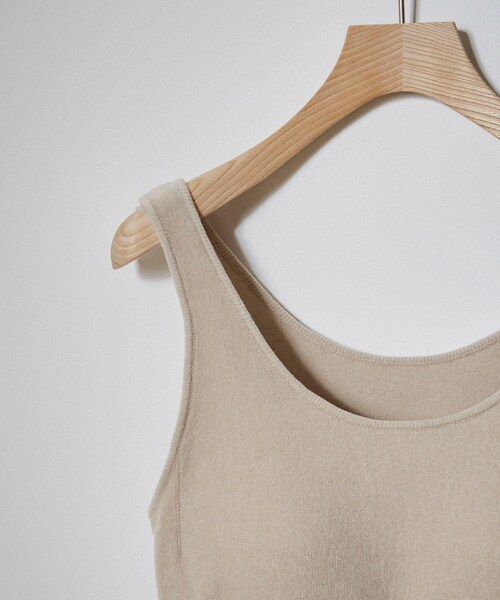 ADAM ET ROPE'（アダムエロペ）の「ブラパッド付タンクトップ-CreamyCotton /クリーミーコットン-（タンクトップ・レディース・ベージュ/ブラック/オフホワイト・F）」の22枚目の写真