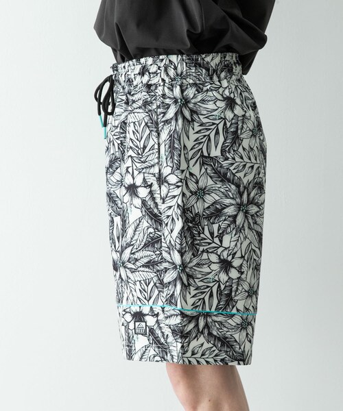 URBAN RESEARCH Sonny Label（アーバンリサーチサニーレーベル）の「REEF　FLOWER LEAF17 SHORTS（その他パンツ・メンズ・OWT/BLU・M/L）」の6枚目の写真