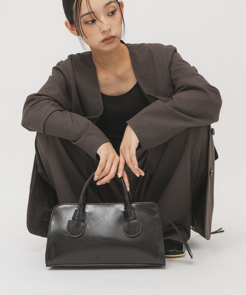 KBF（ケイビーエフ）の「ワイドデザインボストンBAG（ボストンバッグ・レディース・BLACK/D.BROWN・One）」の4枚目の写真