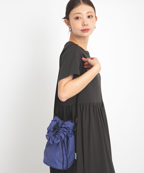 URBAN RESEARCH Sonny Label（アーバンリサーチサニーレーベル）の「DRIFTER　ギャザーハンドルポーチバッグ（その他雑貨・レディース・BLACK/BLUE・one）」の12枚目の写真