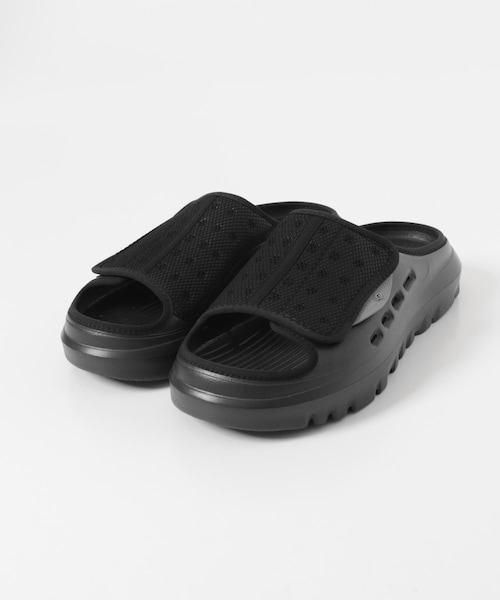 URBAN RESEARCH(アーバンリサーチ)の「UGG M PEAKMOD SLIDE(サンダル・メンズ・BLACK・9/10/8/11/12)」の1枚目の写真