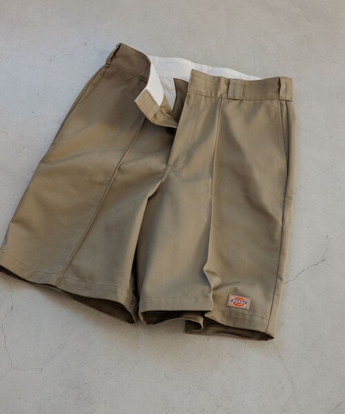 ADAM ET ROPE'（アダムエロペ）の「《別注》【DICKIES/ディッキーズ】PINTUCK SHORTS（その他パンツ・メンズ・ブラック/グレー/ベージュ・30/32/34/36）」の12枚目の写真