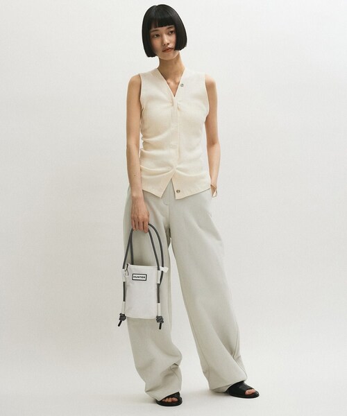 ADAM ET ROPE'(アダムエロペ)の「【HUNTER for ADAM ET ROPE'】別注トラベルフォンポーチ(ショルダーバッグ・レディース・ブラック/ホワイト・F)」の15枚目の写真