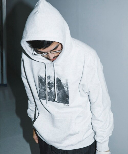URBAN RESEARCH(アーバンリサーチ)の「BLANKMAG B/W photo Hoodie(パーカー・メンズ・Ash/Black・M/L/XL)」の8枚目の写真