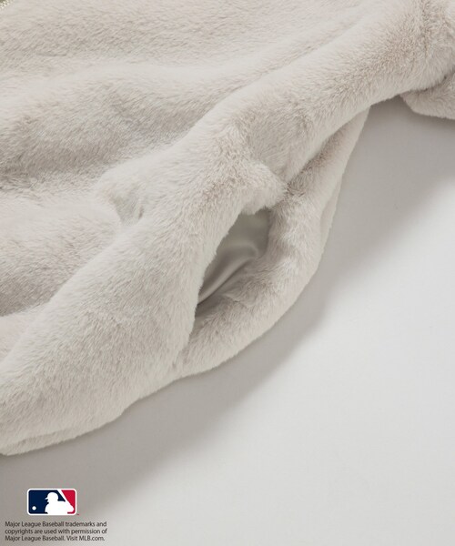 ROPE'(ロペ)の「【MLB COLLECTION BY JUN】フェイクファーブルゾン(その他アウター・レディース・ホワイト/ダークブラウン/ネイビー/グレー・F)」の16枚目の写真