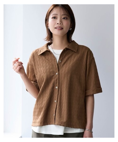 nissen（ニッセン）の「ドライタッチさらぽこジャガードカットソーゆるシルエットシャツ（吸汗速乾・UVカット）＜大きいサイズ有＞（Tシャツ/カットソー・レディース・黒/オリーブイエロー/チャコールグレー/ウッドブラウン・L/LL/3L/4L/5L/6L/8L/10L/S/M）」の3枚目の写真