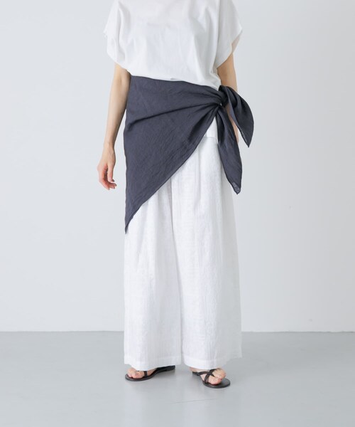 かぐれ（カグレ）の「ウォッシュリネンスクエアストール（ストール/ショール・レディース・NATURAL/NAVY/PINK・Free）」の2枚目の写真