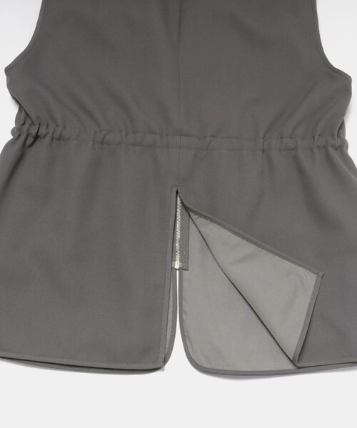 LAATO（ラート）の「PIPING POCKET VEST（ベスト・レディース・クリーム/アスファルト・Free）」の10枚目の写真