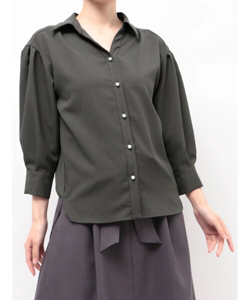 TONAL（トーナル）の「マルチセットタックショルダーパール釦シャツ（シャツ/ブラウス・レディース・オフホワイト/チャコールグレー/アイスブルー/ネイビー/ベージュ・M）」の10枚目の写真