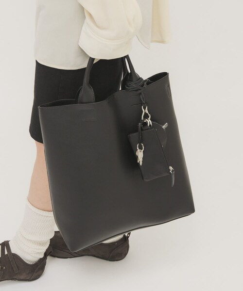 KBF（ケイビーエフ）の「アウトポケットイージーBAG（ショルダーバッグ・レディース・CAMEL/BLACK・One）」の6枚目の写真