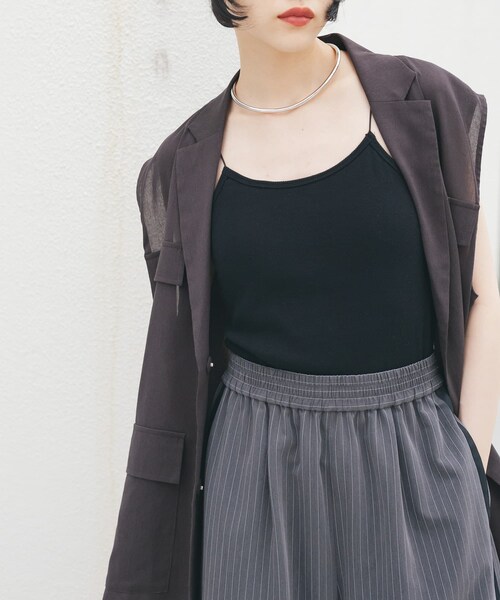 KBF（ケイビーエフ）の「スパゲティストラップカップ付きキャミ（キャミソール・レディース・L.BEIGE/YEL GREEN/BLACK/BLUE GRAY/BROWN・one）」の7枚目の写真