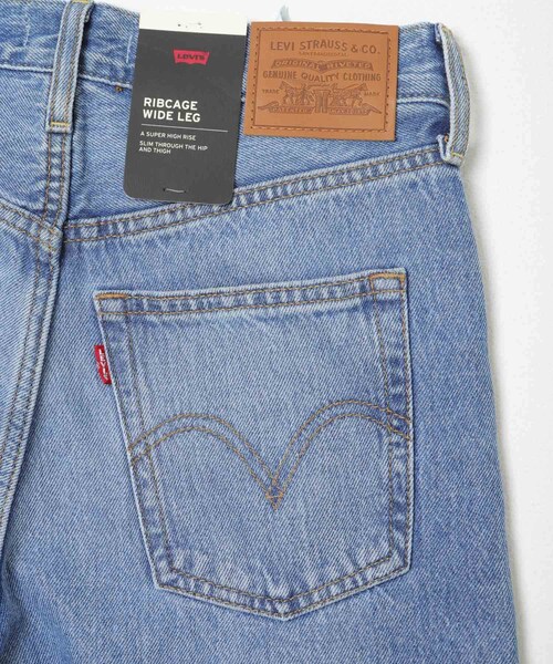 URBAN RESEARCH DOORS(アーバンリサーチドアーズ)の「LEVI’S RIBCAGE WIDE LEG H(デニムパンツ・レディース・ライトブルー・24/25/26/27)」の8枚目の写真