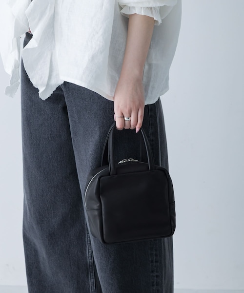 かぐれ（カグレ）の「MORMYRUS　CUBE TOTE（ハンドバッグ・レディース・BLACK・Free）」の2枚目の写真