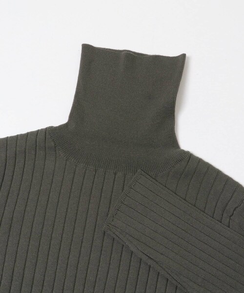 URBAN RESEARCH ROSSO（アーバンリサーチロッソ）の「エクストラファインリブタートルニット（ニット/セーター・レディース・OFF/ROYAL BLUE/OLIVE・Free）」の13枚目の写真