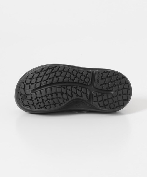 URBAN RESEARCH DOORS(アーバンリサーチドアーズ)の「OOFOS OOCLOOG+(サンダル・レディース・CHALK/BLACK・7/6/8)」の6枚目の写真