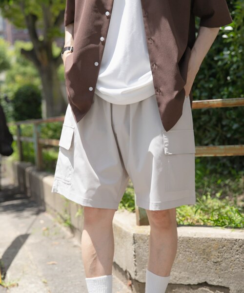 ITEMS URBANRESEARCH（アイテムズ アーバンリサーチ）の「ウエストイージーポリカーゴショーツ（その他パンツ・メンズ・BLK/IVO/KHK・S/M/L）」の6枚目の写真