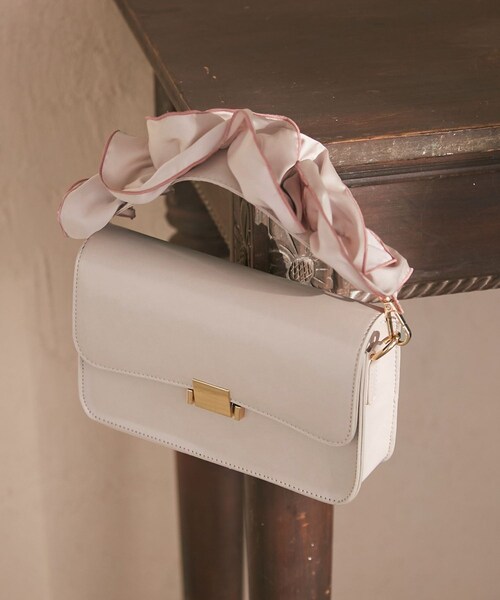 VIS(ビス)の「【DILIGENCE PARLOUR】VIS別注モデルフリルハンドル付き2WAYバッグ(ハンドバッグ・レディース・ベージュ系/ネイビー系・F)」の2枚目の写真