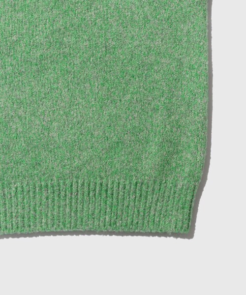ADAM ET ROPE'（アダムエロペ）の「【URU/ウル】CREW NECK KNIT（ニット/セーター・メンズ・グリーン・F）」の6枚目の写真